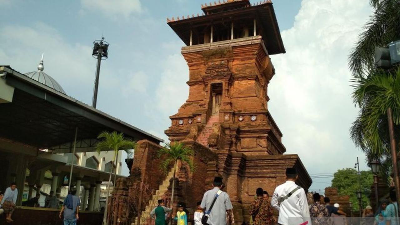 Meskipun Libur Sekolah Usai, Makam Sunan Kudus Tetap Ramai Dipadati Ribuan Peziarah Setiap Hari