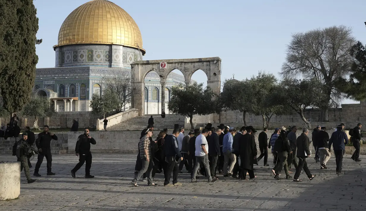 Kelompok Bulan Sabit Merah Palestina melaporkan adanya korban luka dalam serangan Israel, tetapi tidak merinci berapa jumlahnya. (AP Photo/Mahmoud Illean)