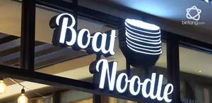 Masakan khas Thailand mulai mendapat tempat di hati pecinta kuliner Indonesia. Salah satu resto yang khusus menyajikan makanan Thailand adalah Boat Noodle yang berlokasi di Gandaria City.