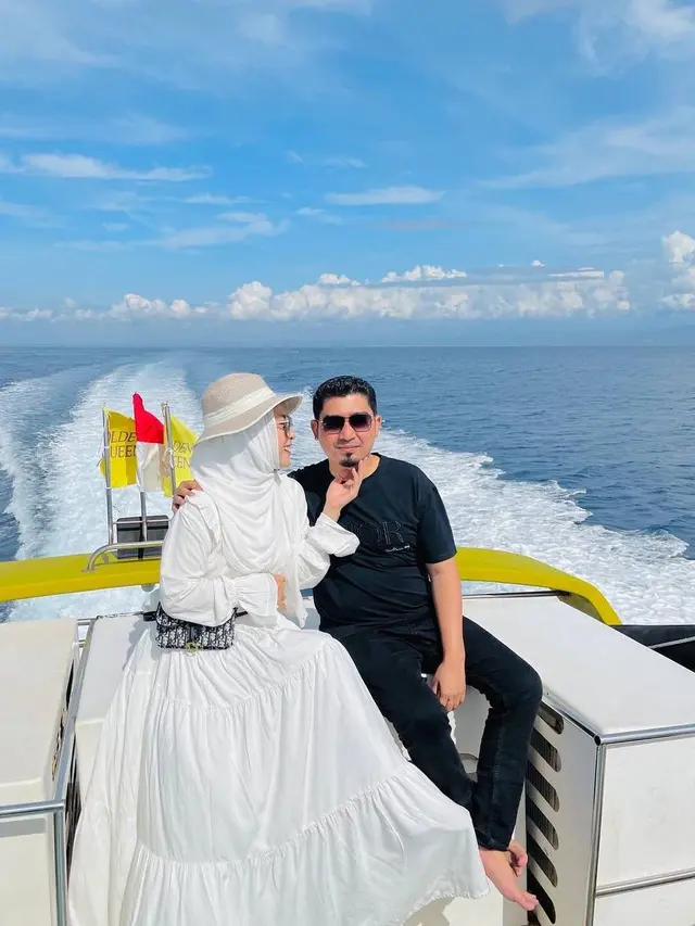 Potret Kebersamaan Ustaz Solmed dan April Jasmine, Gaya Hidup Jadi Sorotan