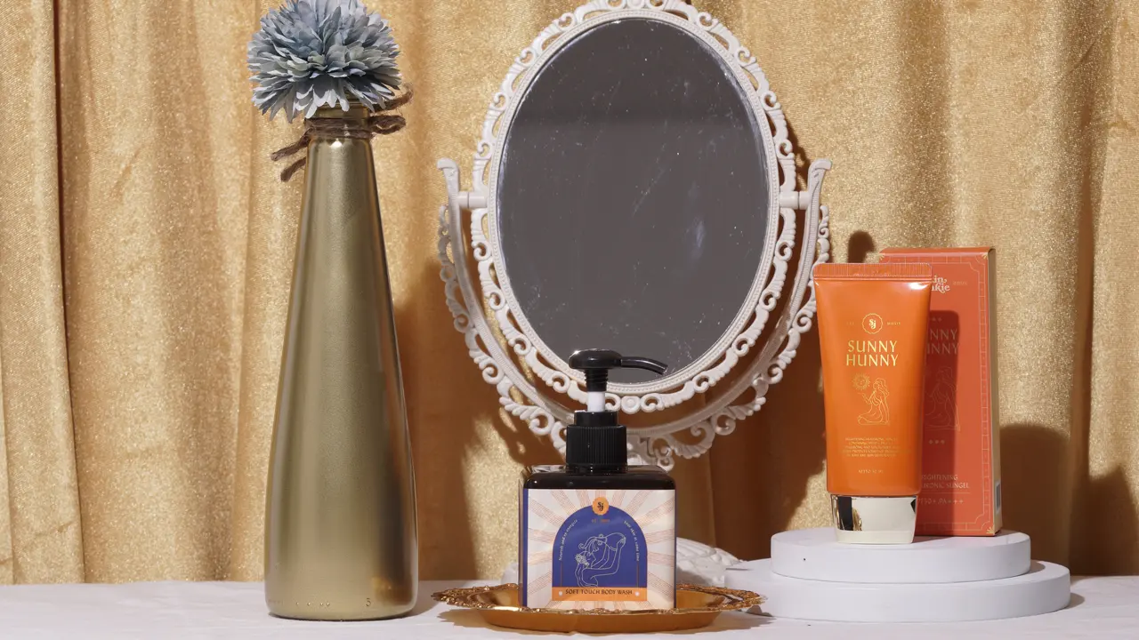 Bingung dengan pilihan hampers Natal yang tepat? Skin Junkie suguhkan hampers menarik dan fungsional.