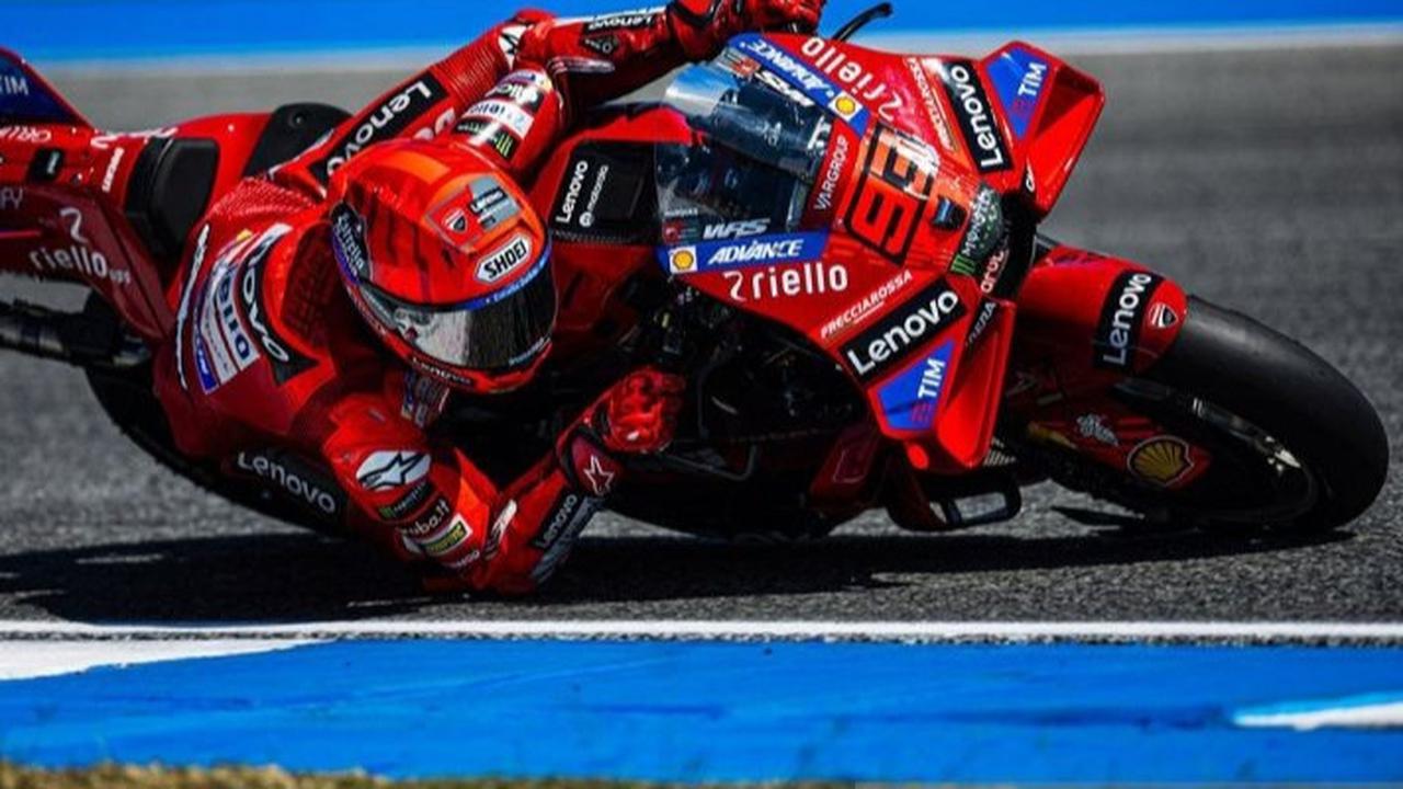 Hasil balapan MotoGP Thailand 2025: Marc Marquez Juara Setelah Salip-salipan dengna Adiknya