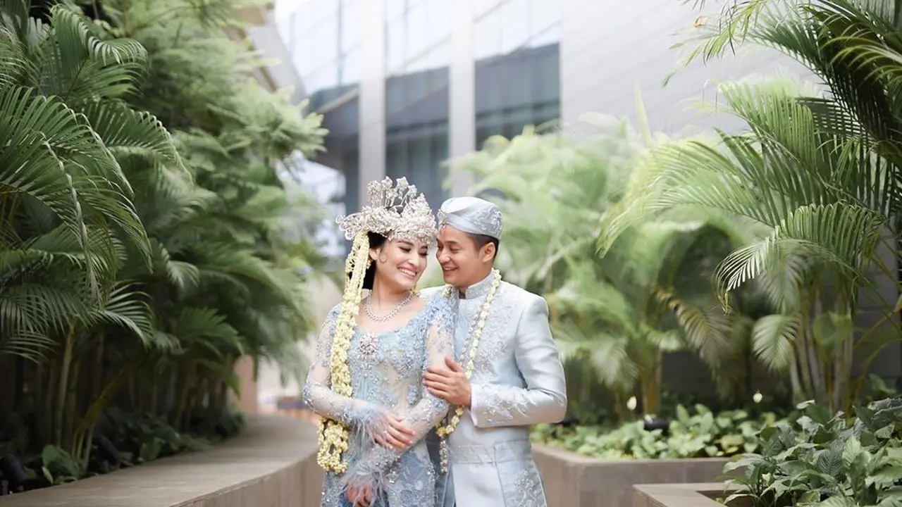 [Fimela] Angbeen Rishi dan Adly Fairuz