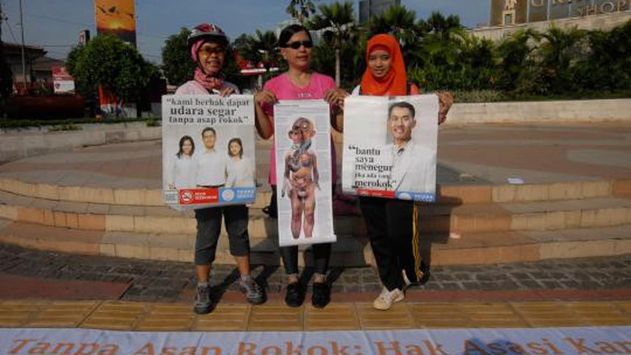 Aksi kampanye anti asap rokok di HI