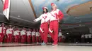 Atlet Taekwondo, Mariska Halinda (kiri) dan rekannya usai membacakan janji atlet pada Pengukuhan Kontingen Indonesia untuk SEA Games 2017 Malaysia 19-30 Agustus 2017 di Wisma Kemenpora, Jakarta, (2/8/2017). (Bola.com/Nicklas Hanoatubun)