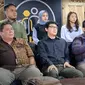 Ari Bias menggelar konferensi pers di Jakarta, 2 Mei 2024, didampingi kuasa hukum terkait lagu "Bilang Saja" yang digunakan Agnez Mo dalam konser. (Foto: Dok. YouTube Intens Investigasi)