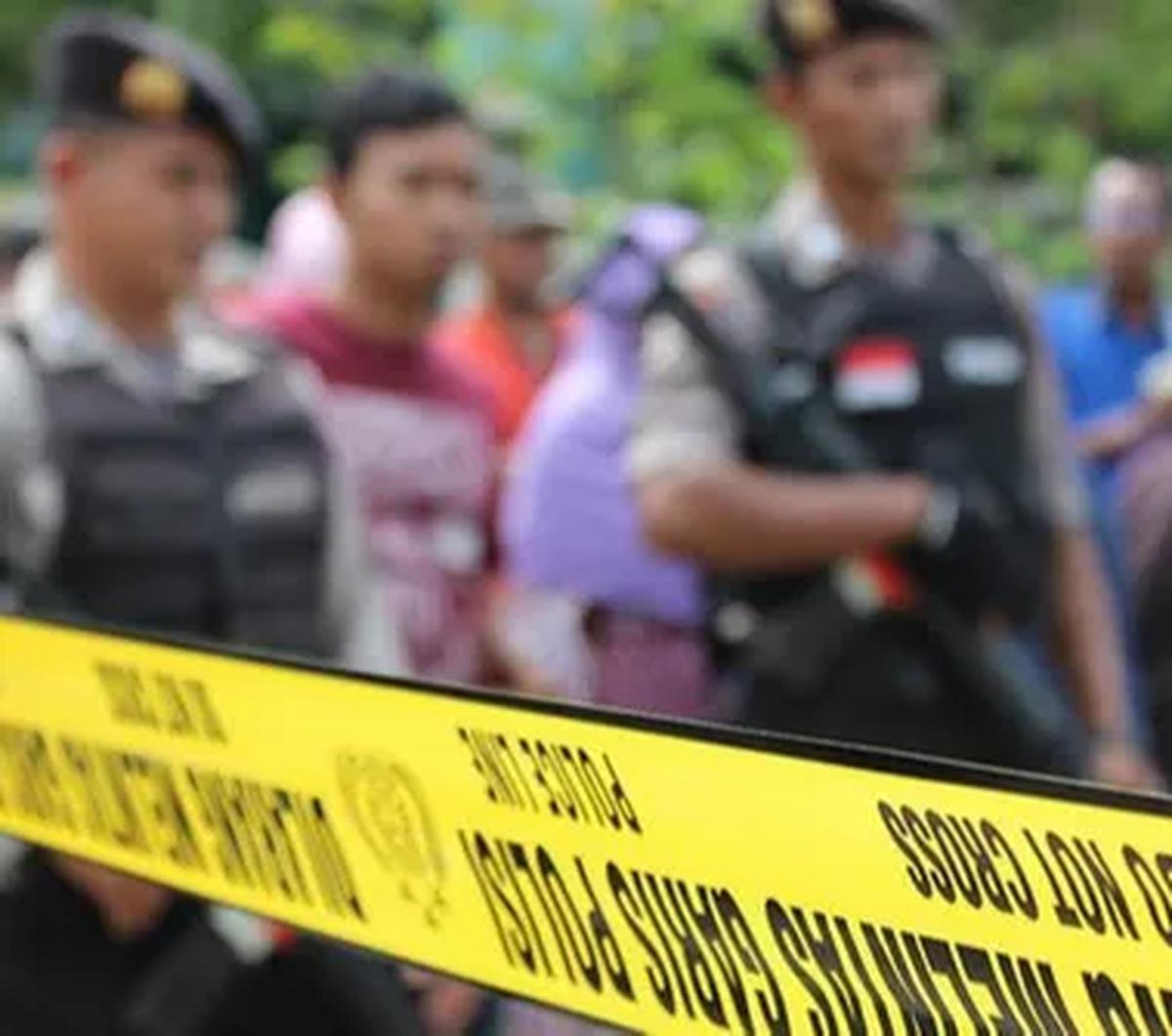 Sementara, Jenderal Bintang Satu itu pun menegaskan tidak ada luka lain yang bersarang di tubuh Anggota Densus itu. Selain dari satu luka tembak yang terdapat di bagian kuping.