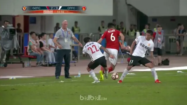 Berita video Ezequiel Lavezzi sengaja menendang pemain lawan di Liga China. This video presented by BallBall.