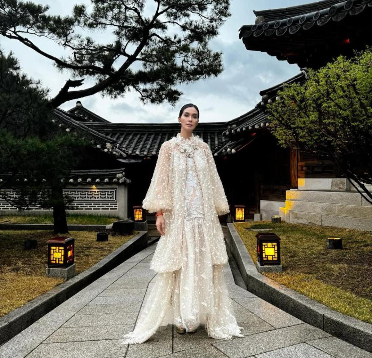 6 Potret Cantik Marsha Timothy, Tampil Bak Putri Bangsawan dengan Set Lace di Korea Selatan