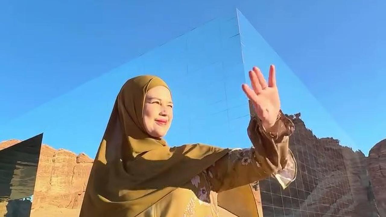 7 Potret Cut Meyriska dan Roger Danuarta di Al Ula, Tampil Serasi bak Prewedding