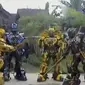 Robot optimus prime dan bumble bee kini ada di Desa Bener, Kecamatan Tengaran, Semarang, Jawa Tengah. (Liputan 6 SCTV)