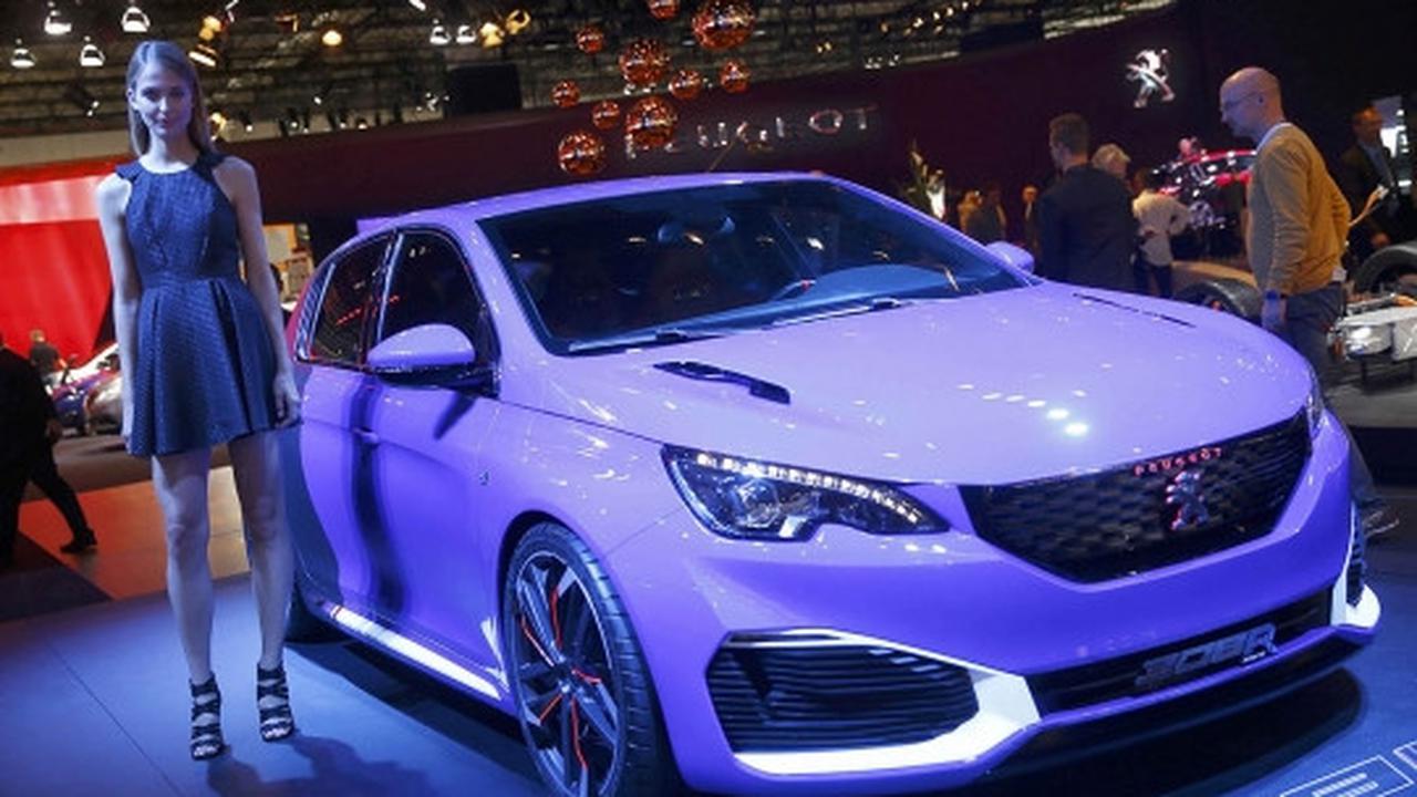 Deretan model cantik dan seksi pemanis Frankfurt Motor Show