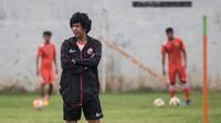 Pelatih Persija Jakarta, Muhammad Zein Alhadad, memimpin latihan jelang laga TSC 2016 melawan Persela Lamongan di Lapangan Villa 2000, Tanggerang Selatan, Banten, Selasa (13/9/2016). (Bola.com/Vitalis Yogi Trisna)