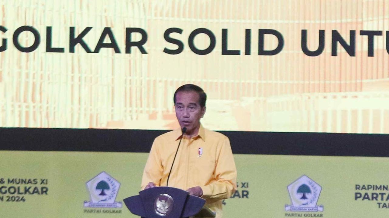 "Saya kalau melihat pohon beringin, bawaannya adem, bawaannya sejuk. Apalagi di siang hari sedang panas terik, kalau di bawah beringin sejuk," kata Jokowi sembari tersenyum.&nbsp;Foto: Liputan6.com/Herman Zakharia