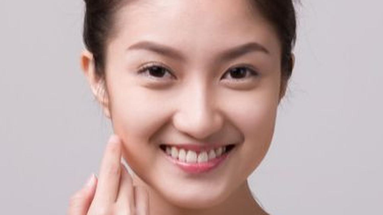 3. Menggunakan Sunscreen untuk Menangkal Efek Sinar UV<br>