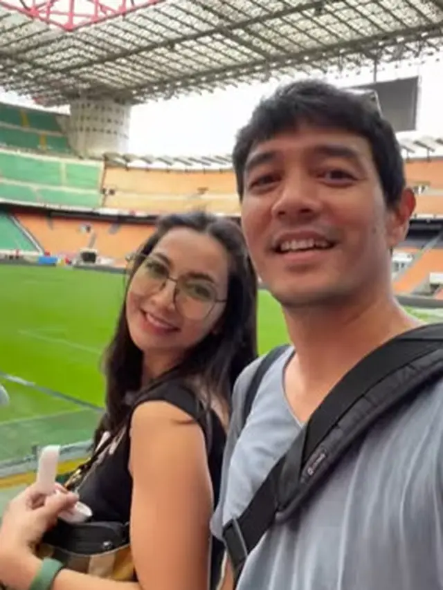Gaya Kompak Hesti Purwadinata dan Edo Borne yang Fashionable Saat Honeymoon Keliling Eropa