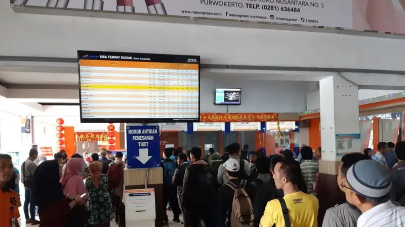 Penumpang Kereta di Stasiun Purwokerto. (Foto: Liputan6.com/Muhamad Ridlo)