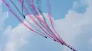 Jet tempur Rafale melakukan manuver saat atraksi udara dalam perayaan HUT ke-81 Kemerdekaan Republik Indonesia di kawasan Istana Merdeka, Jakarta, Senin (17/8/2026). Atraksi tersebut menampilkan berbagai alutsista udara, termasuk Rafale, F-16, Sukhoi, Hawk, dan Airbus A400M yang membentuk sejumlah formasi di langit Jakarta. (KLY / Budy Santoso)