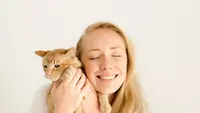 Arti Kucing Menepuk Wajah Pemiliknya Saat Pagi, Bukan Sekadar Minta Makan