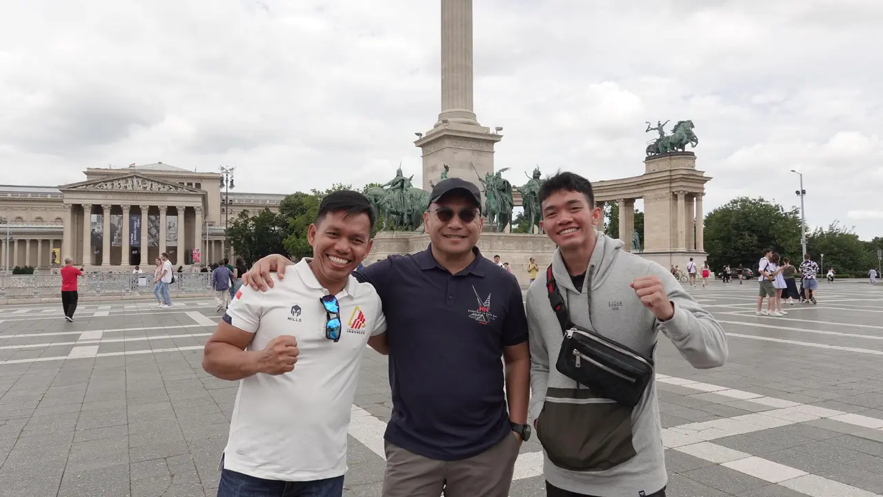 Ketua OC Herry Heryawan besama Coach Hendra Basir dan Atlet Kiromal Katibin