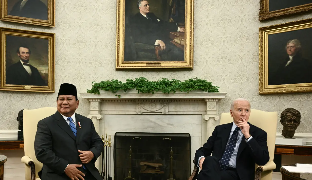 Pertemuan kedua kepala negara tersebut berlangsung di Ruang Oval Gedung Putih, Washington DC, pada Selasa 12 November 2024 waktu setempat. (Brendan SMIALOWSKI/AFP)