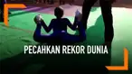 Seorang gadis berusia 10 tahun memecahkan dua rekor dunia. Rekor tersebut ia dapatkan dari aksi menggelinding dengan pose yoga Dhanurasana.