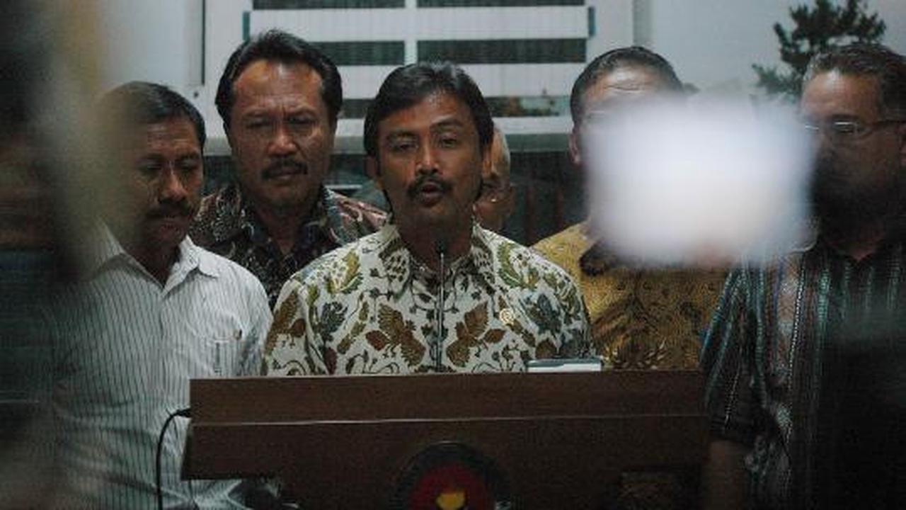 Jadi tersangka, Menpora Andi Mallarangeng mundur