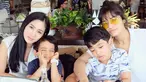 Menikah dengan seorang produser film Sukhdev Singh pada tahun 2014 dan memiliki dua orang putra Karan dan Harneel. Awalnya Bunga Zainal tidak terlalu mengekspos kehidupan pribadinya yang menikah dengan seorang duda yang berprofesi sebagai produser tersebut. (Liputan6.com/IG/@bungazainal05)