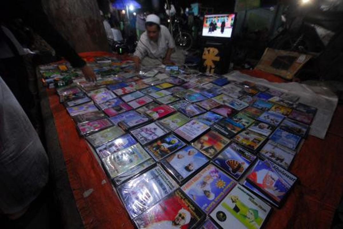 Pasar Islam di depan Masjid Al Munawar Pasar Minggu