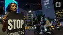 Aktivis Greenpeace Indonesia menggelar aksi solidaritas untuk Palestina di kawasan Bundaran HI, Jakarta, Jumat (3/11/2023). (Liputan6.com/Herman Zakharia)