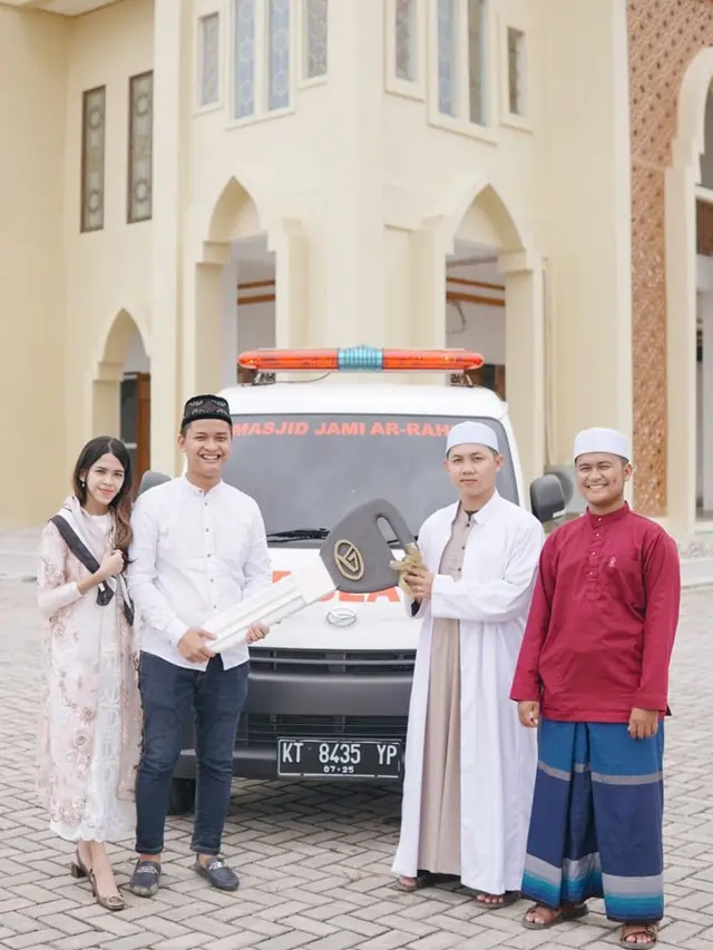 Selebgram Nanda Adi Surya dan Putri Rachmadania