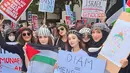 Syifa Hadju ikut turun ke jalan membela Palestina di Jakarta. Dengan paras cantiknya, Syifa Hadju disebut sebagai Bella Hadid-nya Indonesia. Intip potret selengkapnya! [@novialatas]