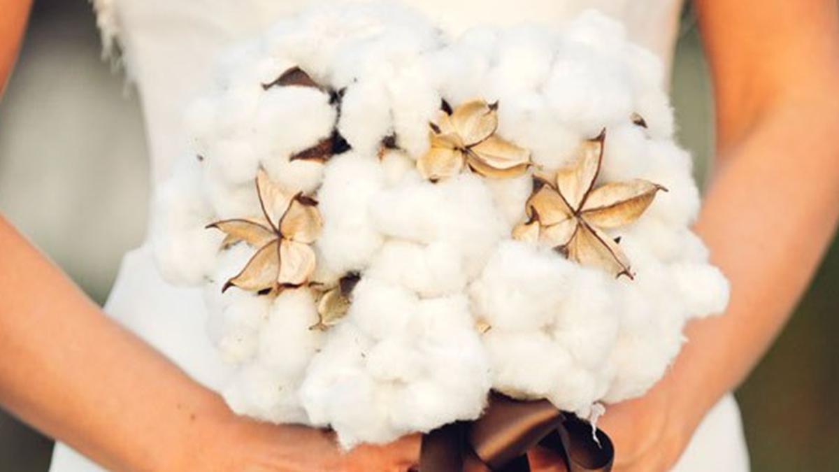 Buket dengan Aksen Bahan Alami