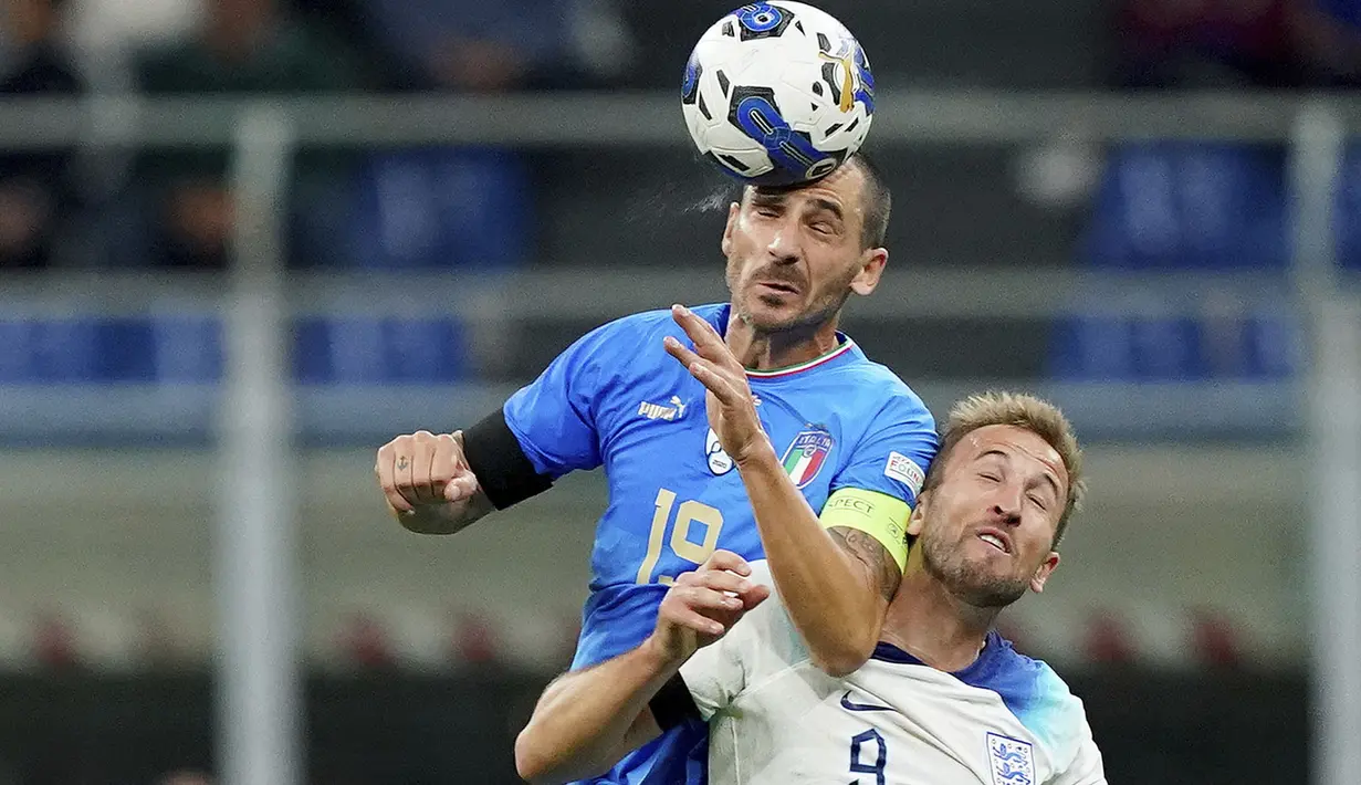 Di laga lain, Italia berhasil menaklukkan Inggris dengan skor tipis dalam duel matchday 5 Grup 3 UEFA Nations League A 2022/2023, Sabtu (24/9/2022) yang berlangsung di Stadion San Siro. (AP via LaPresse/Spada)