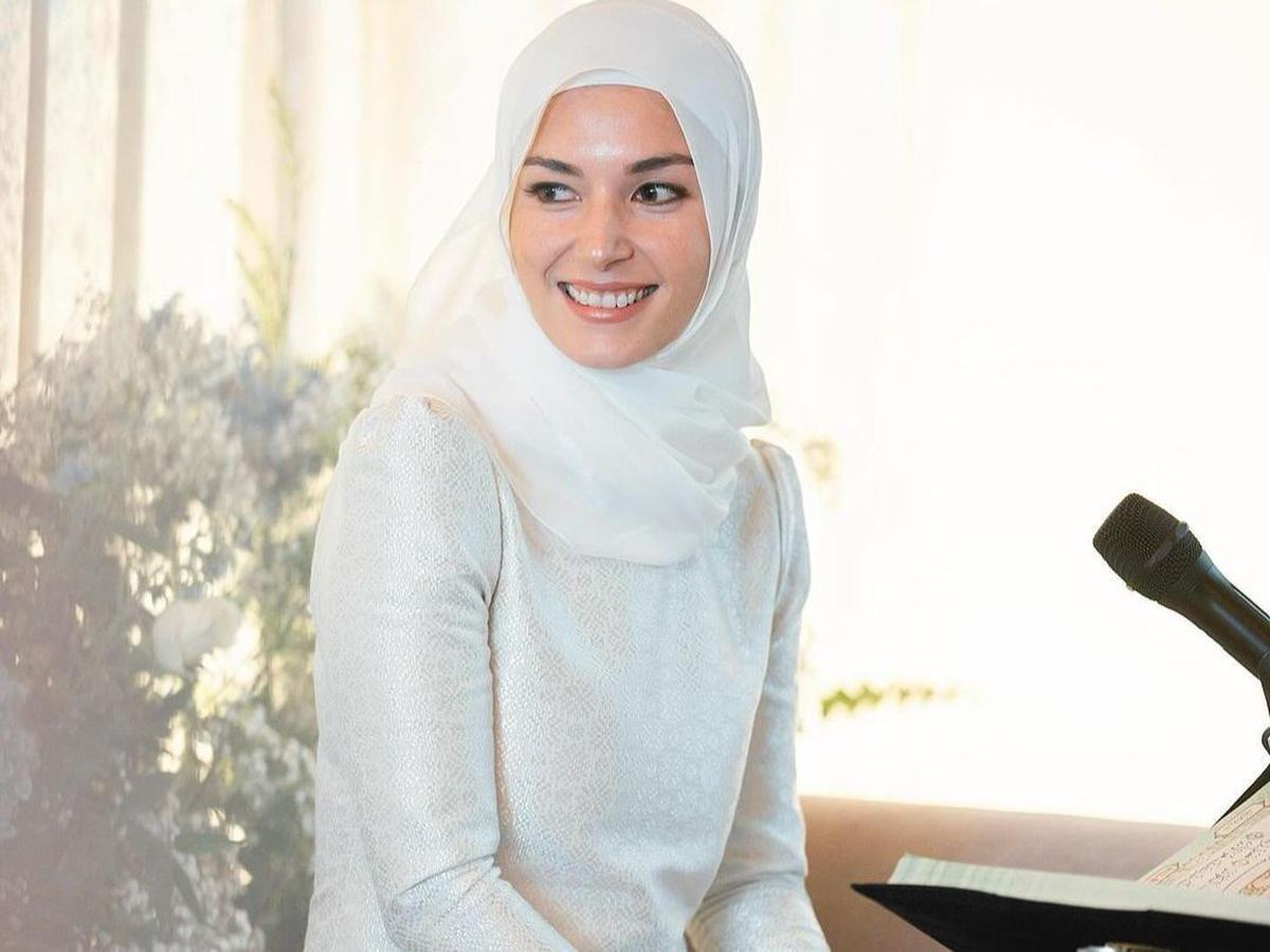 Sosok Anisha Rosnah