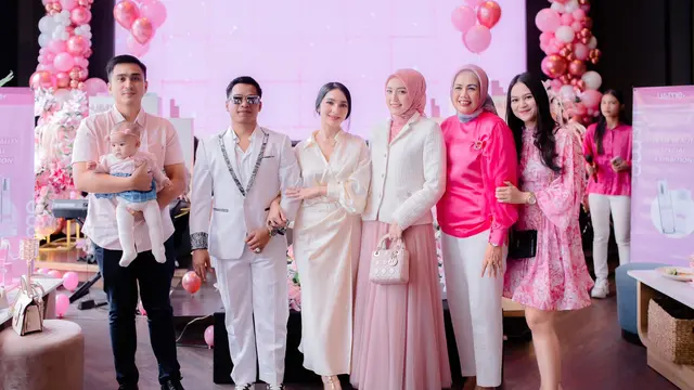 Sejumlah artis papan atas seperi Adelia Pasha, Ely Sugigi, Bebizi, Lutfi Agizal dan Wirang Birawa turut hadir dalam peluncuran produk U&ME Skincare. (ist)
