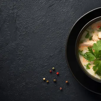 Tidak hanya lezat, creamy chicken soup juga cocok dijadikan menu praktis untuk makan siang maupun makan malam bersama keluarga. (Foto/dok: Freepik/muhammad.abdullah)