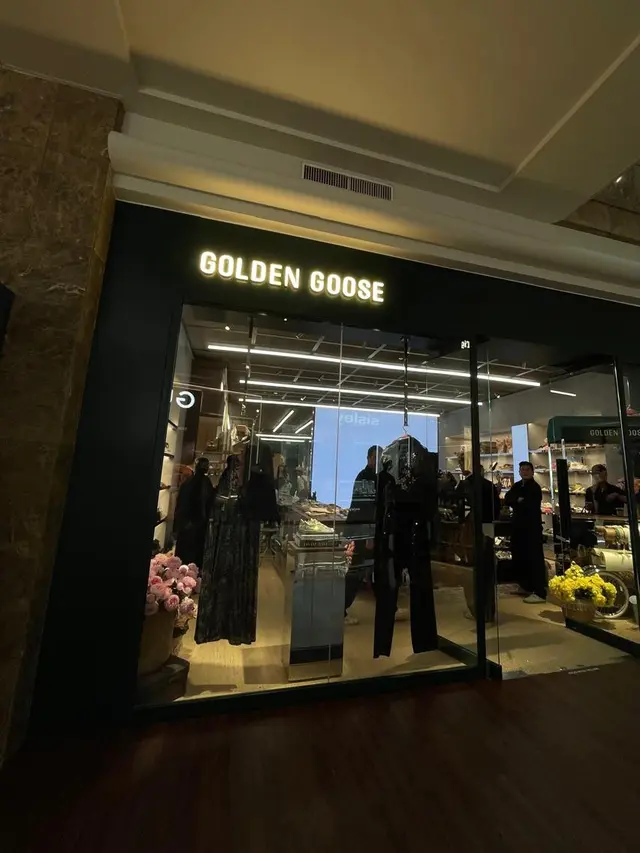 Brand Sepatu Estetika 'Lusuh' Golden Goose Resmi Hadir di Indonesia, Buka Gerai Pertama di Plaza Senayan
