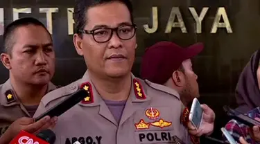 Dengan tertangkapnya AP, polisi kini masih memburu tiga pelaku lainnya berinisial I, H, dan D.