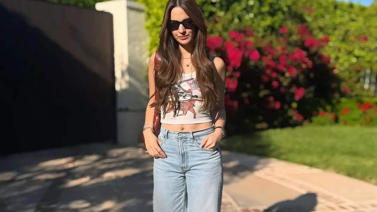 Padu padan celana jeans ala Nia Ramadhani (Instagram/@ramadhaniabakrie)
