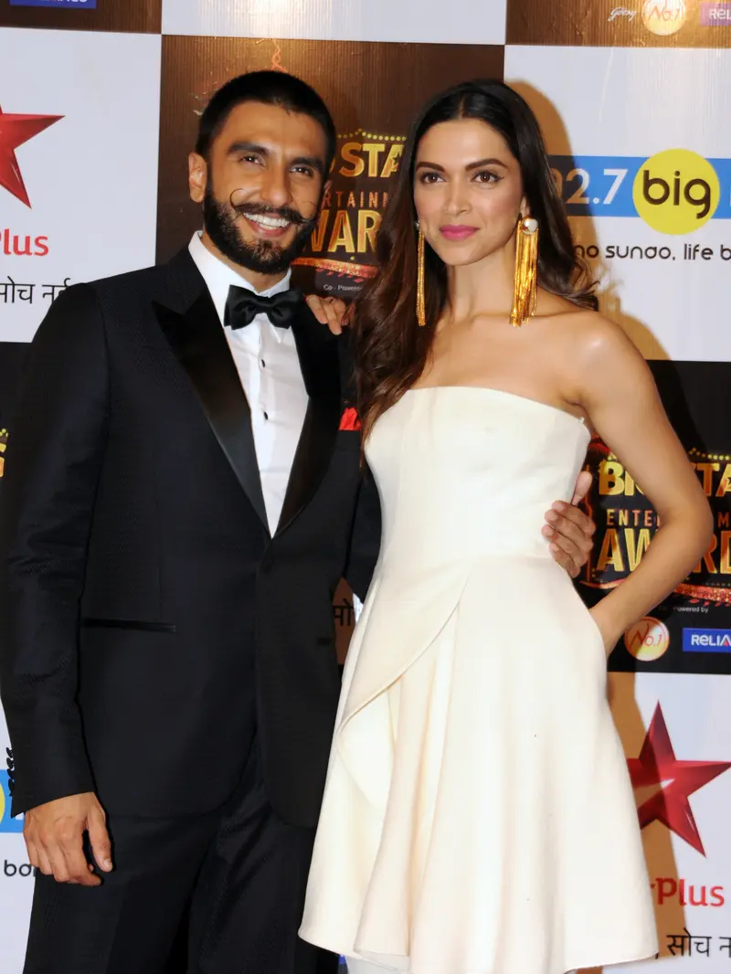 [Bintang] Ranveer Singh dan Deepika Padukone