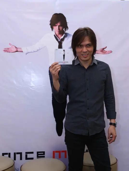 Once sendiri menyumbang 5 lagu ciptaannya di album ini, untuk 7 lainnya, Once menggandeng beberapa musisi seperti Pay dan Dewiq, Wawan Taroek, Budi Bachtiar dan Adi Murdianto, Nur Satriatama, Ivan Jackpot, Aldy Kanda, dan Opick. (Nurwahyunan/Bintang.com)