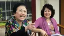 Ceu Popong memberikan pemaparannya pada diskusi RUU Sistem Perbukuan, Pressroom DPR RI, Jakarta, Selasa (26/5/2015). Popong prihatin, Indonesia sudah 70 tahun merdeka, tetapi belum memiliki UU yang mengatur terkait buku-buku (Liputan6.com/Helmi Afandi)