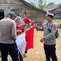 Menunggu Ombak Surut Demi Merah Putih di Pelosok Pesisir Barat