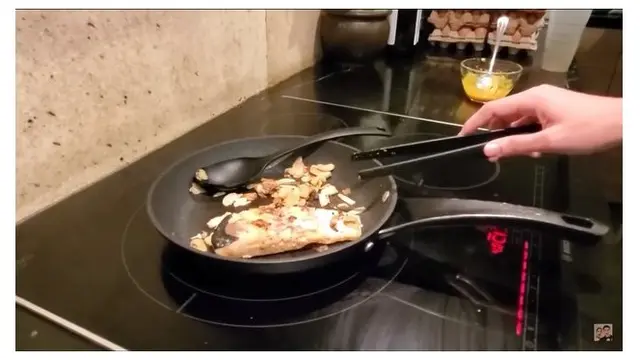 6 Potret Dapur Paula Verhoeven, Minimalis Serba Kayu