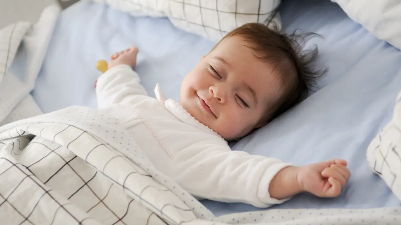 keluarga desember anak tidur siang