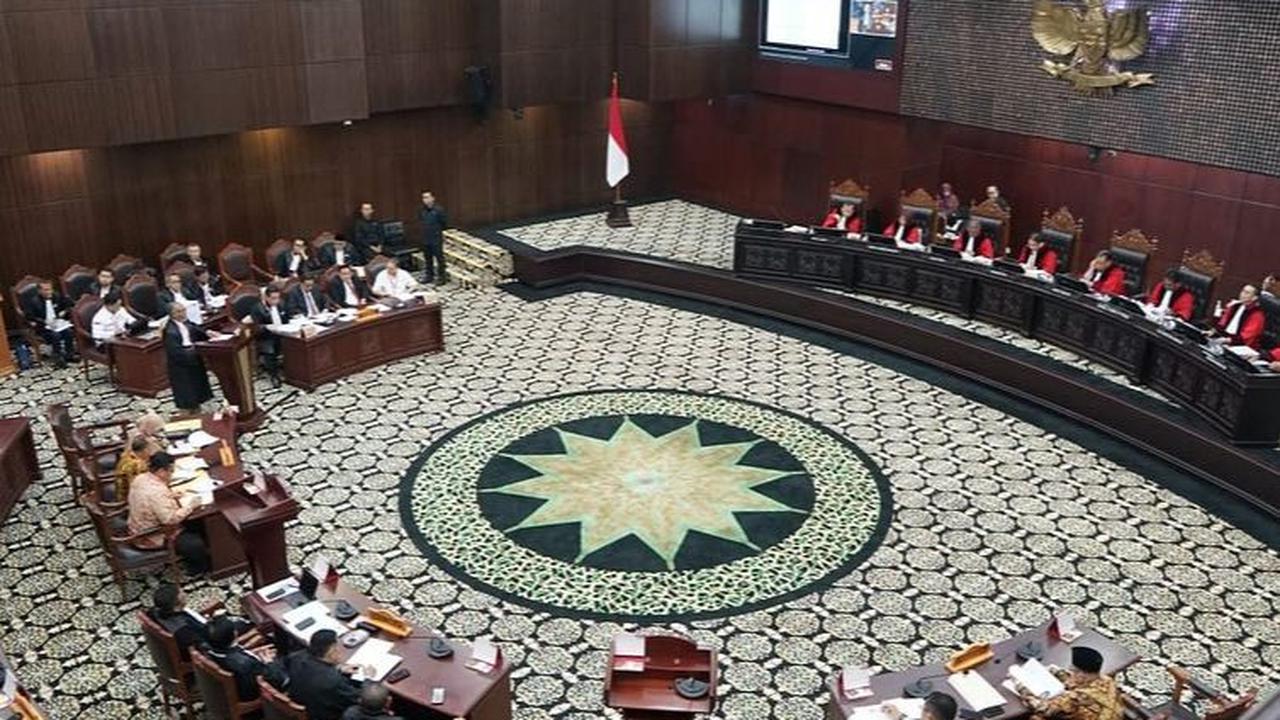 Melalui kuasa hukumnya, KPU membantah sengaja menghilangkan suara pasangan Anies-Muhaimin, membantah melakukan kecurangan dengan Sirekap, hingga adanya politik uang selama proses pemilu 2024.