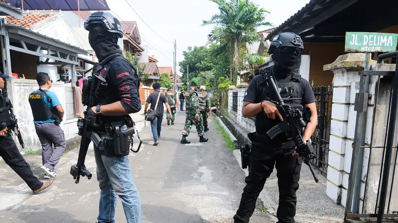 Aksi Densus 88 saat Gerebek Rumah Terduga Teroris di Tangerang