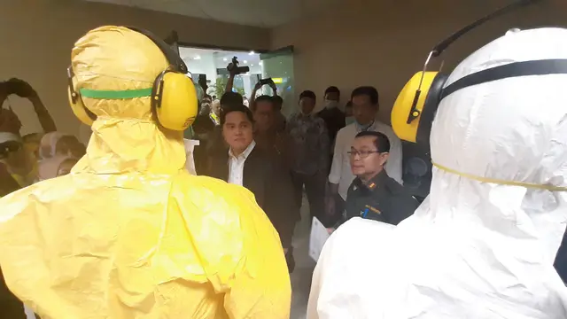 Menteri BUMN, Erick Tohir, pantau protokol penanganan virus Corona, di Terminal 3 Kedatangan Internasional, Bandara Internasional Soekarno Hatta, Rabu (11/3/2020).