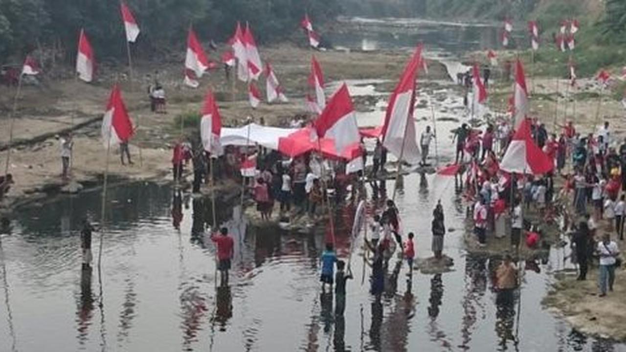 Meriahkan HUT RI, ratusan warga Solo gelar upacara di sungai